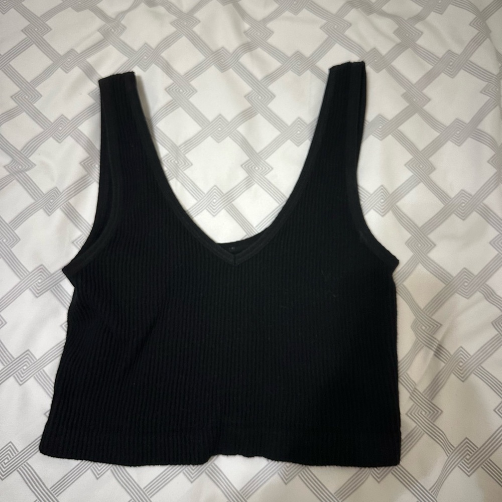 plain black cropped tank top